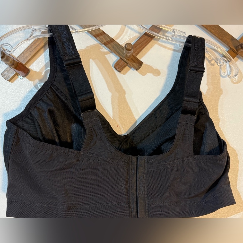 Glamorise Lace Bras - lot of 3 size 40D no underwire 2 black lace and 1 tan bra - Picture 3 of 8